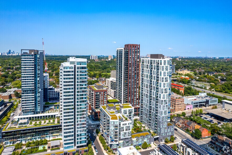 674 Dundas St E, Toronto, ON à louer - Aérien – Image 3 sur 4
