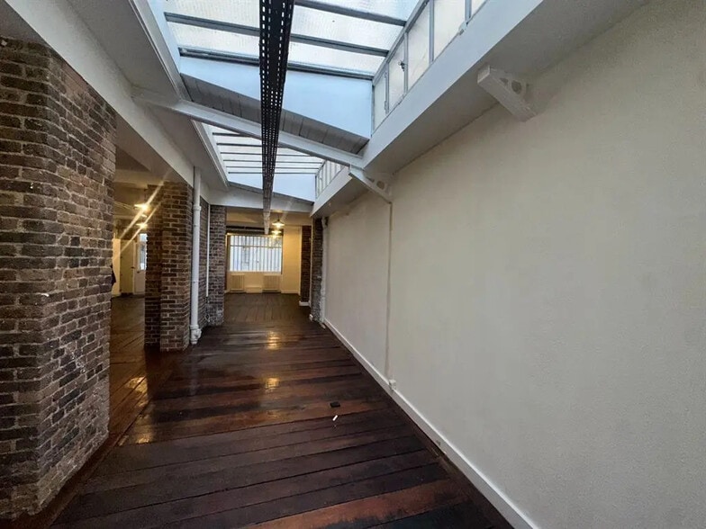 Local commercial dans Paris à louer - Photo intérieure – Image 2 sur 9