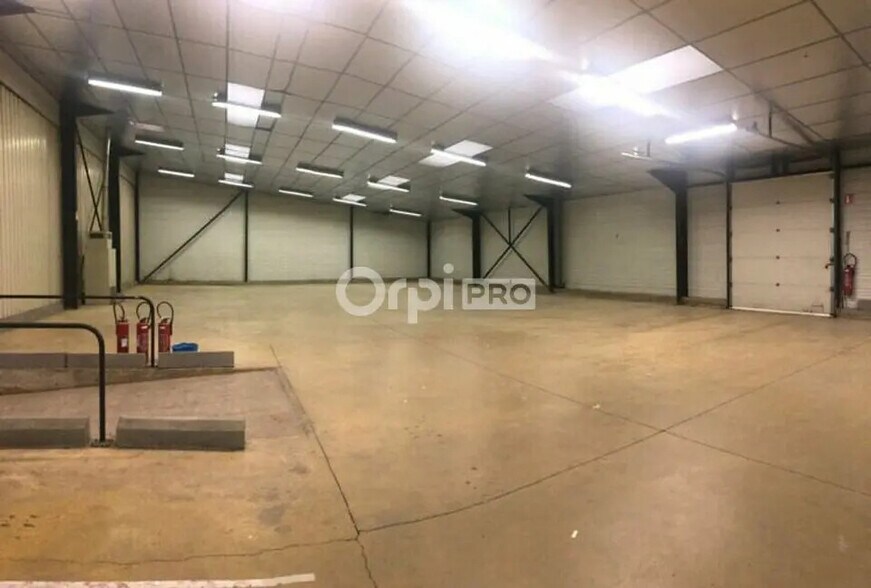 Local d’activités dans Dole à louer - Photo de l’immeuble – Image 2 sur 4