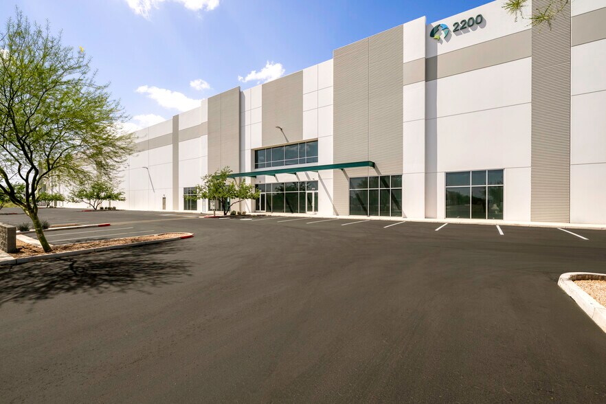 2200 S 48th Ave, Phoenix, AZ à louer - Photo de l’immeuble – Image 3 sur 13