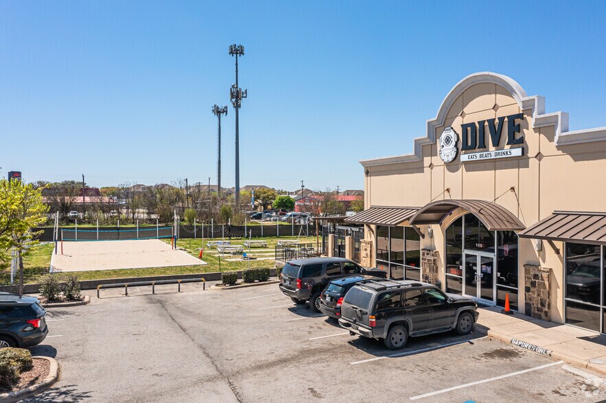 6422 Babcock Rd, San Antonio, TX à louer - Photo de l’immeuble – Image 3 sur 14