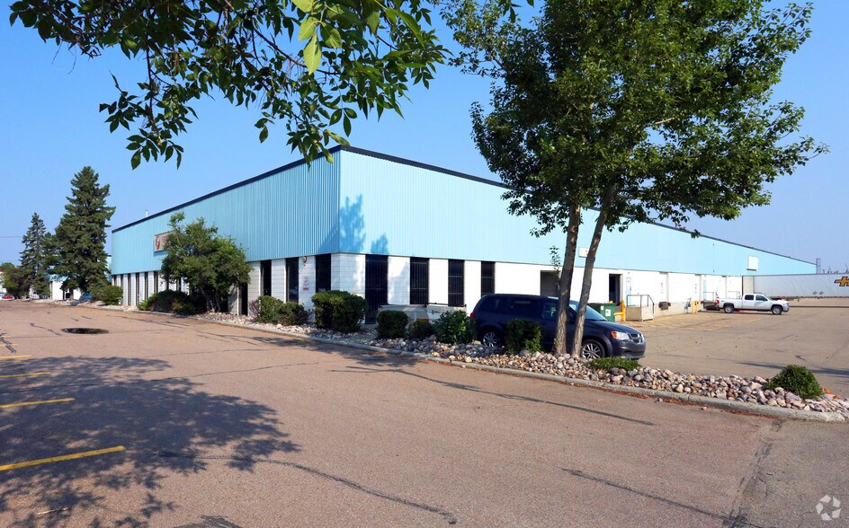 14504 121A Av NW, Edmonton, AB à louer - Photo de l’immeuble – Image 1 sur 5