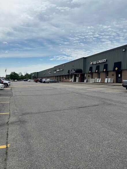 522 Amherst St, Nashua, NH à louer - Photo de l’immeuble – Image 1 sur 13