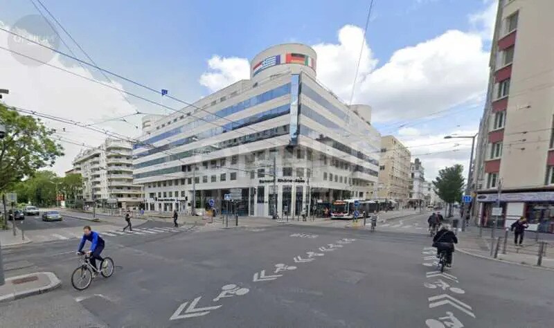 Local d’activités dans Lyon à louer - Photo de l’immeuble – Image 1 sur 7