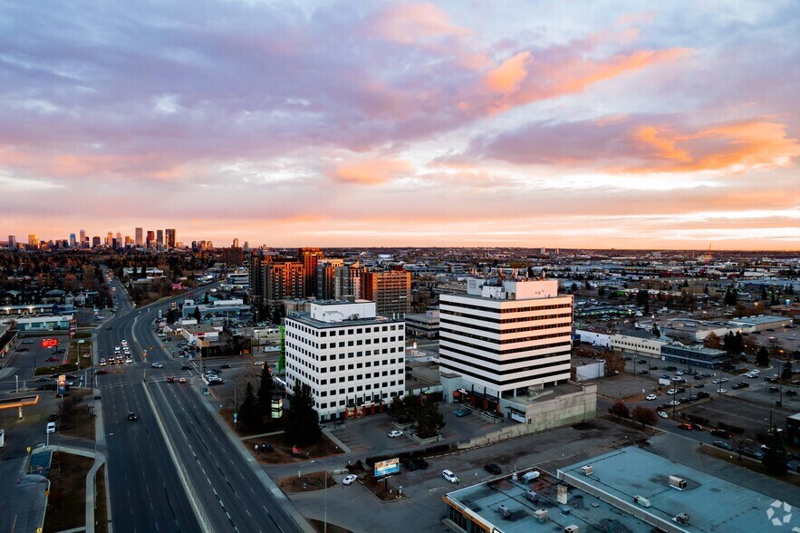 5940 Macleod Trl SW, Calgary, AB à louer - Aérien – Image 2 sur 4