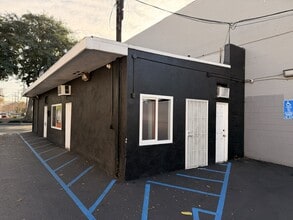 333 W 17th St, Santa Ana, CA à louer Photo de l’immeuble– Image 1 sur 12