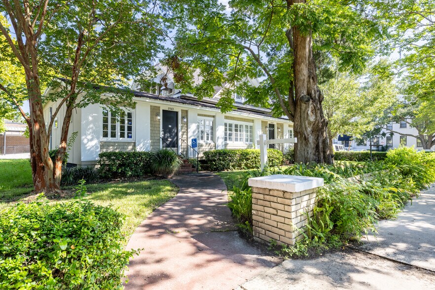 2561 Oak St, Jacksonville, FL à louer - Photo de l’immeuble – Image 3 sur 7