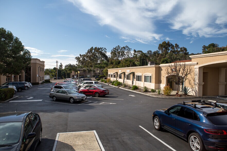 2210 Encinitas Blvd, Encinitas, CA à louer - Photo de l’immeuble – Image 1 sur 9