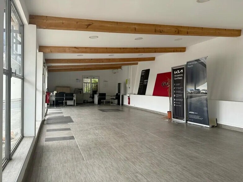 Local commercial dans Grasse à louer - Photo de l’immeuble – Image 3 sur 11