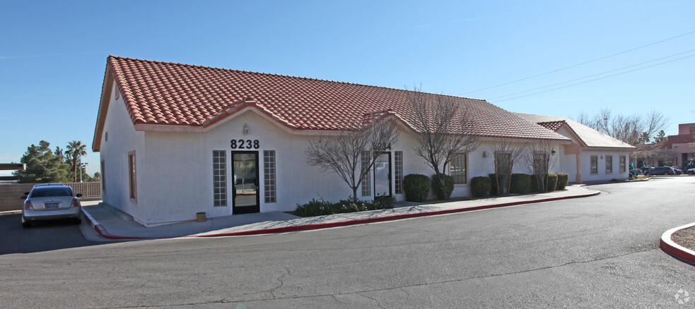 8230 W Charleston Blvd, Las Vegas, NV à vendre - Photo de l’immeuble – Image 2 sur 22