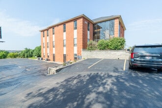4191 Crescent Dr, Saint Louis, MO à louer Photo intérieure– Image 2 sur 8