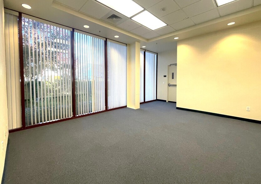 895 Aerovista Pl, San Luis Obispo, CA à louer - Photo intérieure – Image 3 sur 12