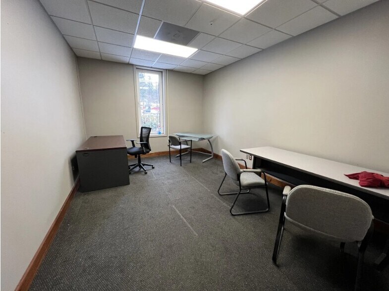 310 South St, Plainville, MA à louer - Photo intérieure – Image 3 sur 9