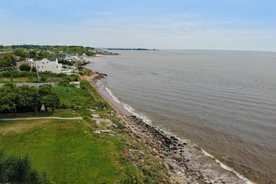 161 Boardwalk Ave, Staten Island, NY à vendre - Photo de l’immeuble – Image 3 sur 22