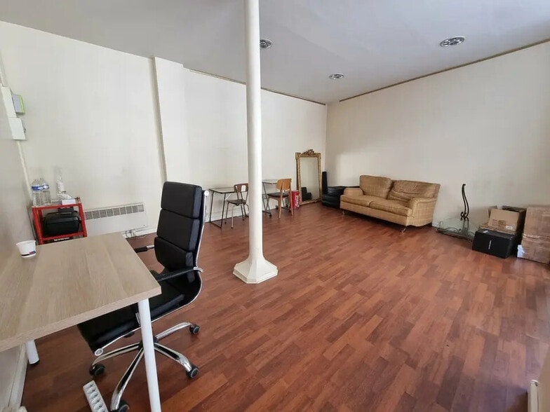 Local commercial dans Paris à vendre - Photo de l’immeuble – Image 3 sur 9
