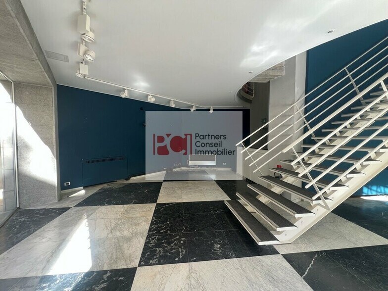 Local commercial dans Nîmes à louer - Hall d’entrée – Image 2 sur 3