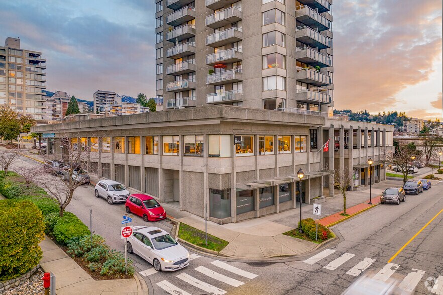 1775 Bellevue Av, West Vancouver, BC à louer - Photo de l’immeuble – Image 3 sur 5