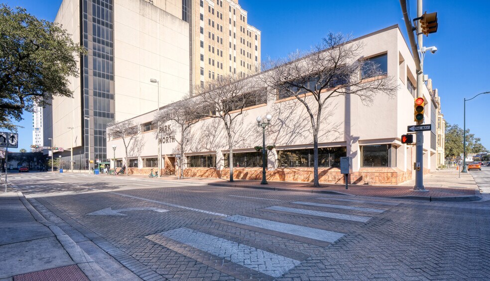 800 Navarro St, San Antonio, TX à louer - Photo de l’immeuble – Image 2 sur 24