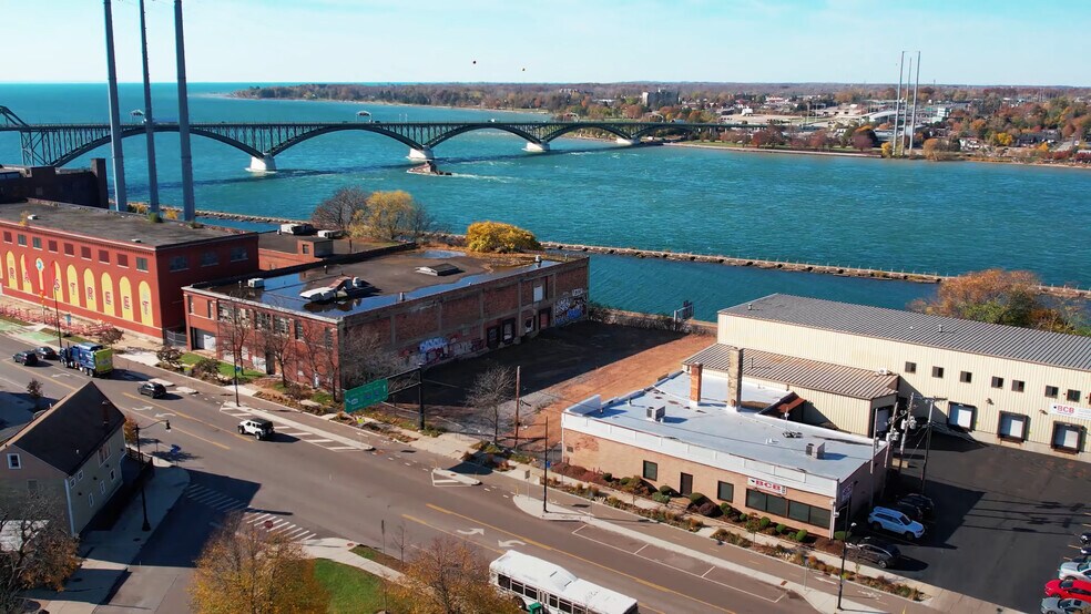 990 Niagara St, Buffalo, NY à vendre - Photo de l’immeuble – Image 2 sur 3