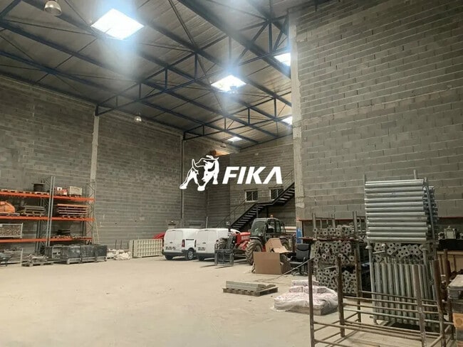 Plus de détails pour Local d’activités à vendre