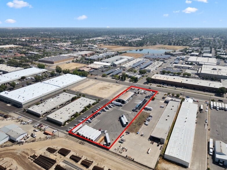 4451 N Brawley Ave, Fresno, CA à vendre - Photo de l’immeuble – Image 3 sur 34