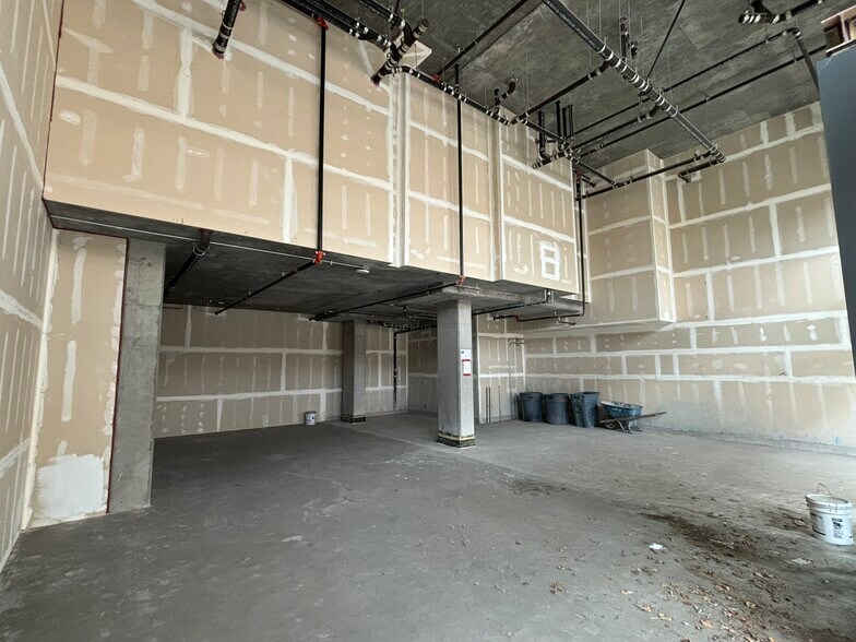 28 N Almaden Ave, San Jose, CA à louer - Photo de l’immeuble – Image 2 sur 12