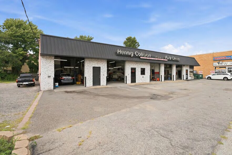 2345 Merrick Rd, Bellmore, NY à vendre - Photo de l’immeuble – Image 3 sur 5