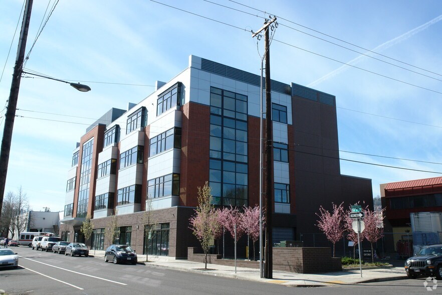 1515 NW 18th Ave, Portland, OR à louer - Photo de l’immeuble – Image 2 sur 22