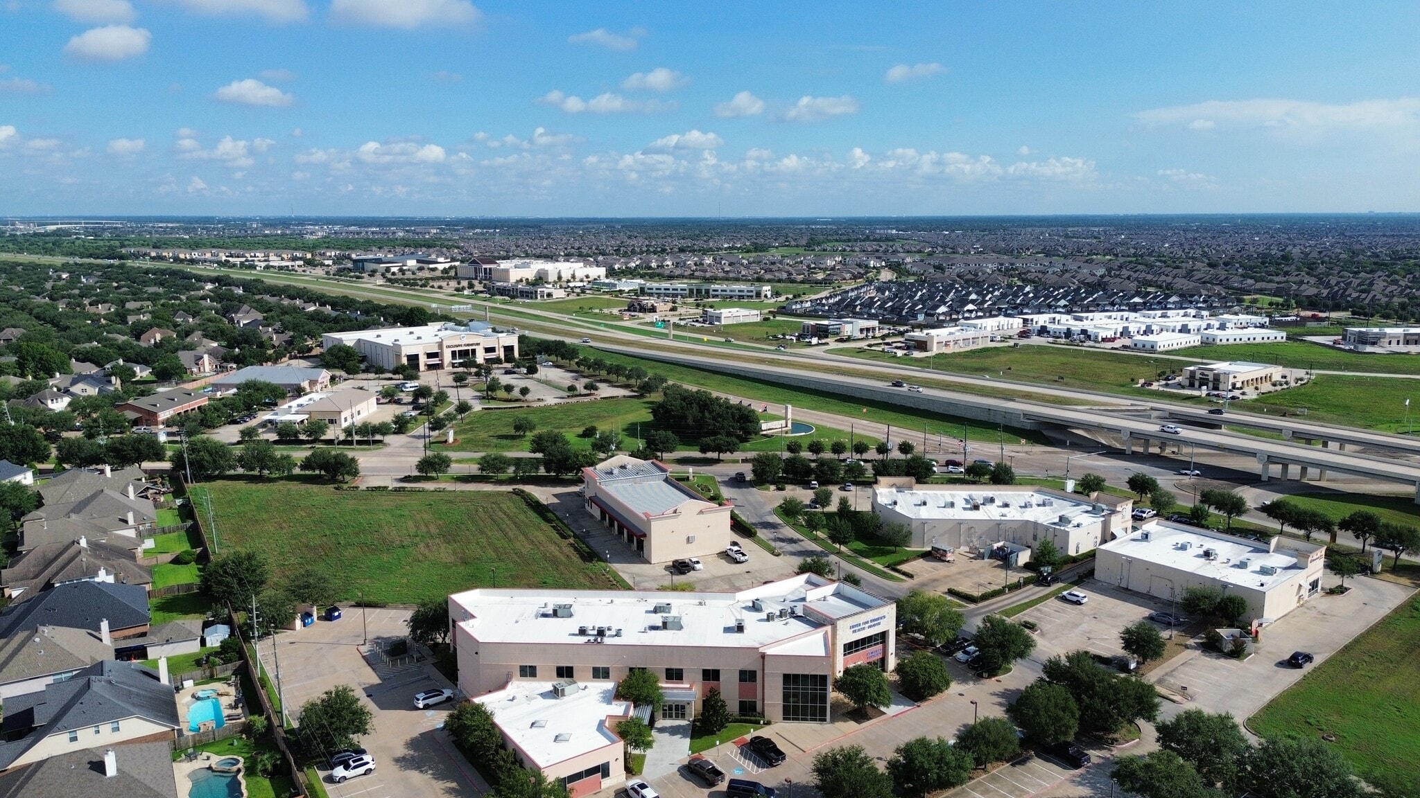 7790 W Grand Pky, Richmond, TX à louer Photo de l’immeuble– Image 1 sur 11