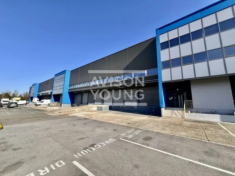 Local d’activités dans Aulnay-sous-Bois à louer - Photo de l’immeuble – Image 3 sur 11