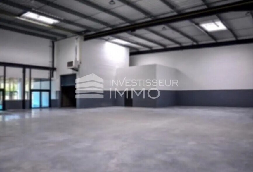 Industriel/Logistique dans Montgeron à vendre - Photo de l’immeuble – Image 3 sur 5