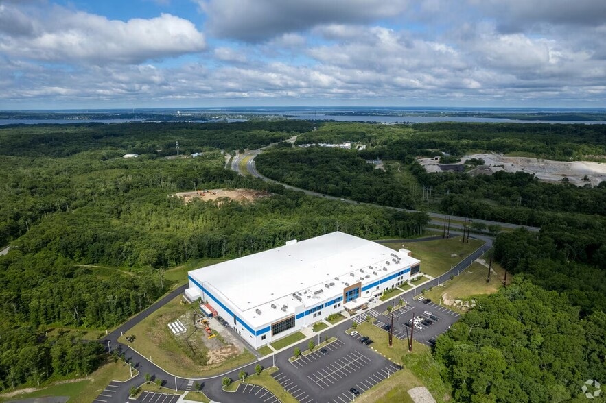 300 Industrial Way, Tiverton, RI à louer - Photo principale – Image 1 sur 2