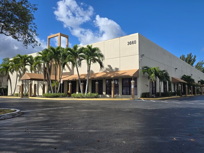 3660 NW 126th Ave, Coral Springs, FL à vendre - Photo principale – Image 1 sur 30