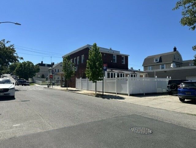 9-17 Clintonville St, Whitestone, NY à vendre - Photo de l’immeuble – Image 3 sur 3