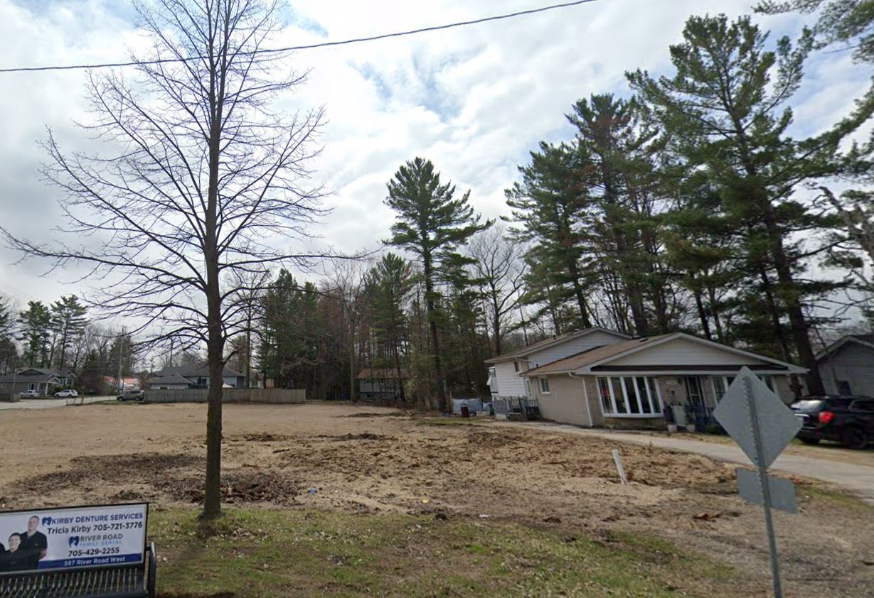 661 River Rd W, Wasaga Beach, ON à vendre Photo principale– Image 1 sur 2