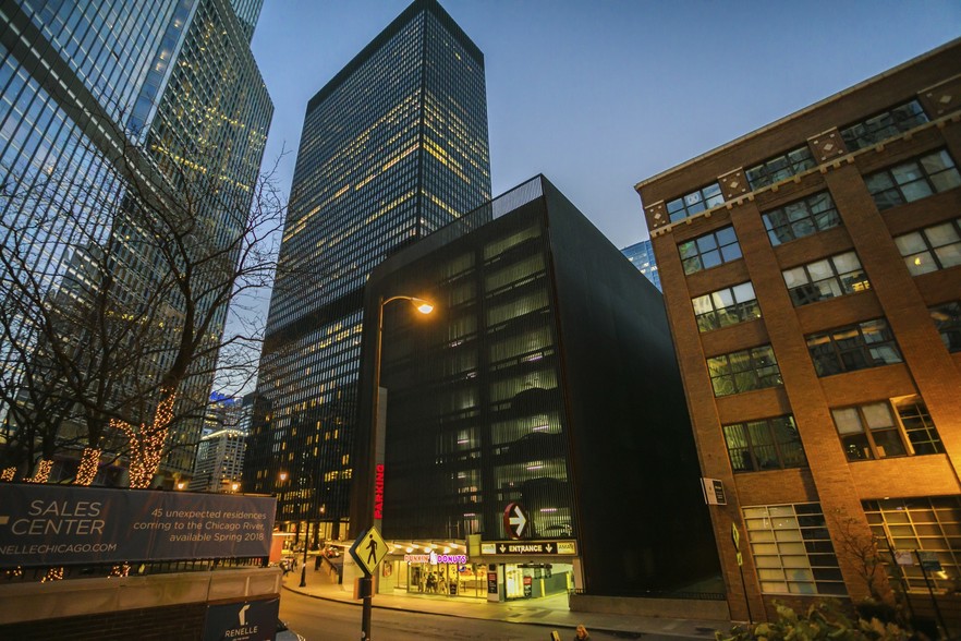 401 N State St, Chicago, IL à louer - Photo de l’immeuble – Image 2 sur 4