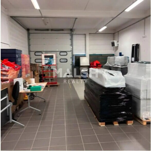 Bureau dans Villefontaine à louer - Photo intérieure – Image 2 sur 6