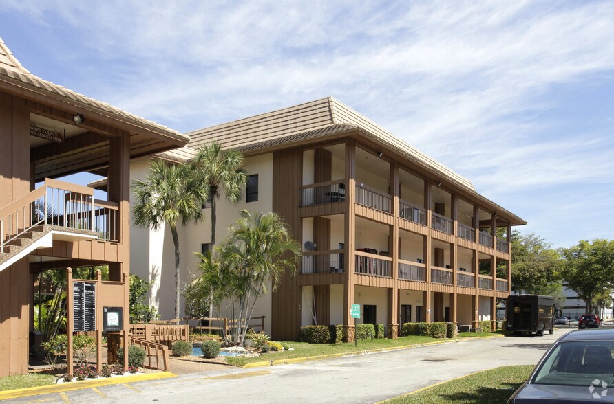 7800 W Oakland Park Blvd, Sunrise, FL à vendre - Photo de l’immeuble – Image 1 sur 8