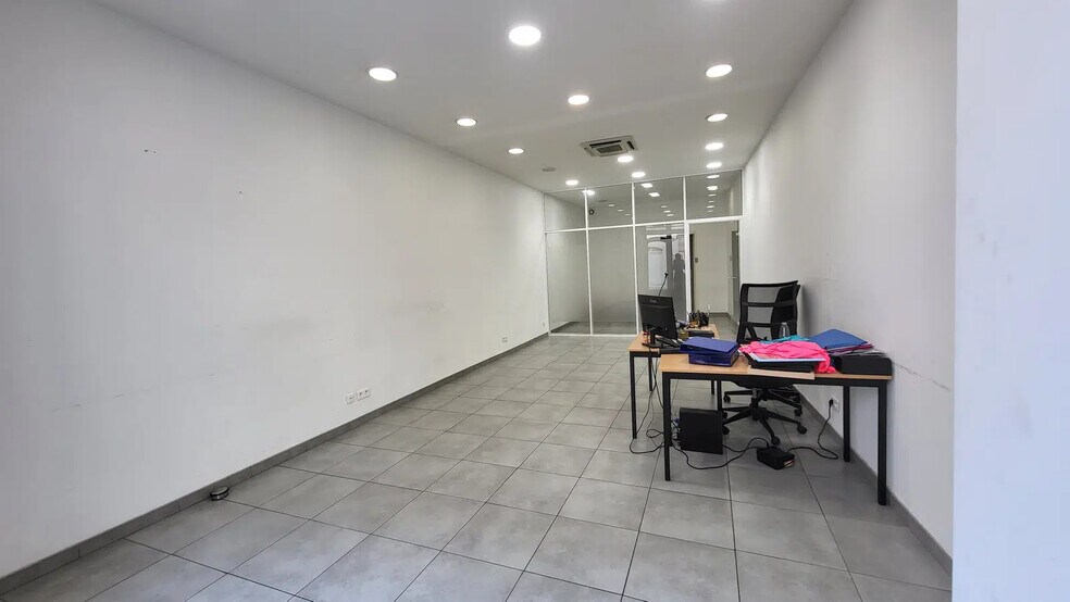 48 Rue Des Freres J Et R Kennedy, Salon-de-Provence à louer - Photo de l’immeuble – Image 1 sur 6