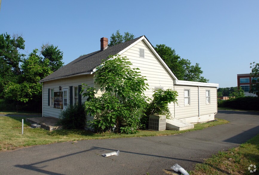 9510 Center St, Manassas, VA à louer - Photo principale – Image 1 sur 13