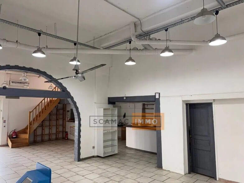 Local commercial dans Hyères à louer - Photo de l’immeuble – Image 3 sur 5