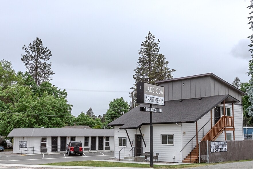 219 E Coeur D Alene Lake Dr, Coeur d'Alene, ID à vendre - Photo principale – Image 1 sur 41