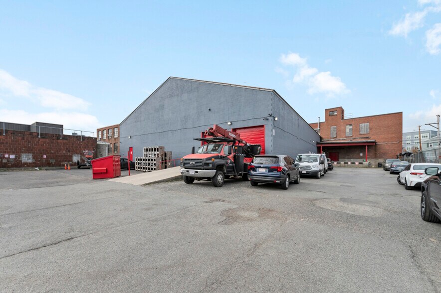 165-167 Bow St, Everett, MA à louer - Photo de l’immeuble – Image 2 sur 33