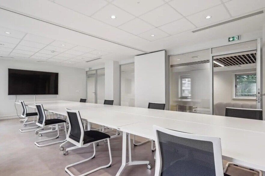 2 Place Des Vosges, Courbevoie à louer - Photo de l’immeuble – Image 1 sur 11