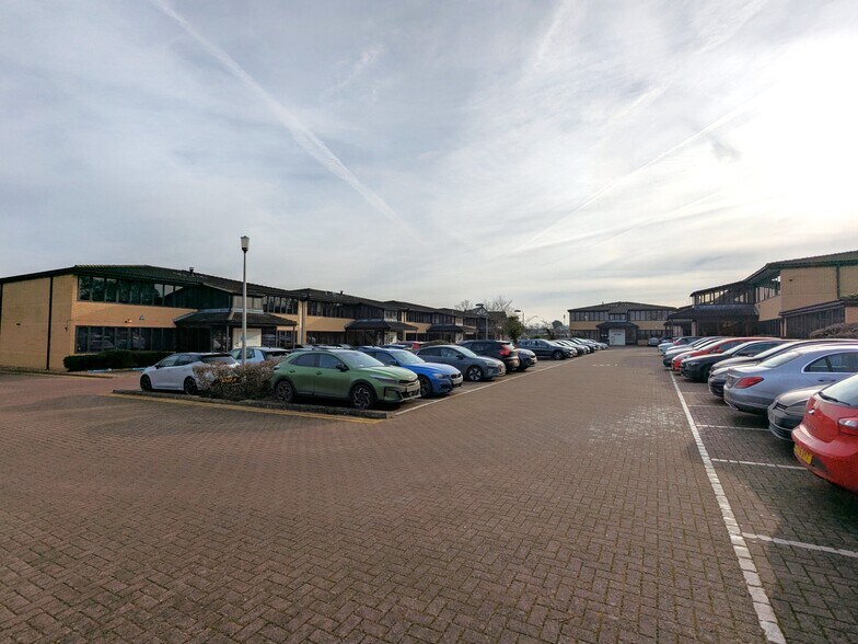 Wellbrook Ct, Girton à louer - Photo de l’immeuble – Image 3 sur 15