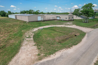 7002 Bissell Rd, Manvel, TX à louer Photo de l’immeuble– Image 1 sur 45