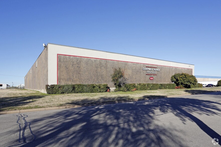 2117 Franklin Dr, Fort Worth, TX à louer - Photo de l’immeuble – Image 1 sur 3