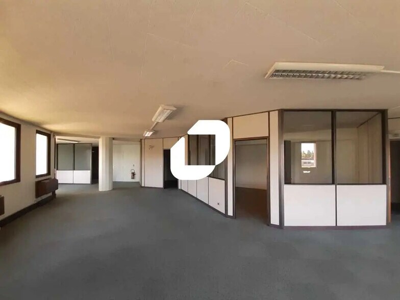 Bureau dans Saint-Aubin à vendre - Photo de l’immeuble – Image 2 sur 8