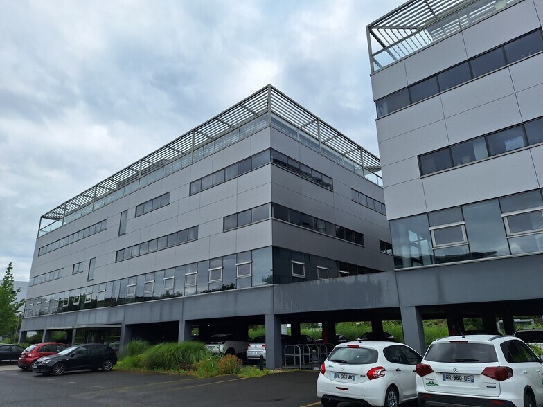 9 Avenue Raymond Manaud, Bruges à louer - Photo de l’immeuble – Image 1 sur 5