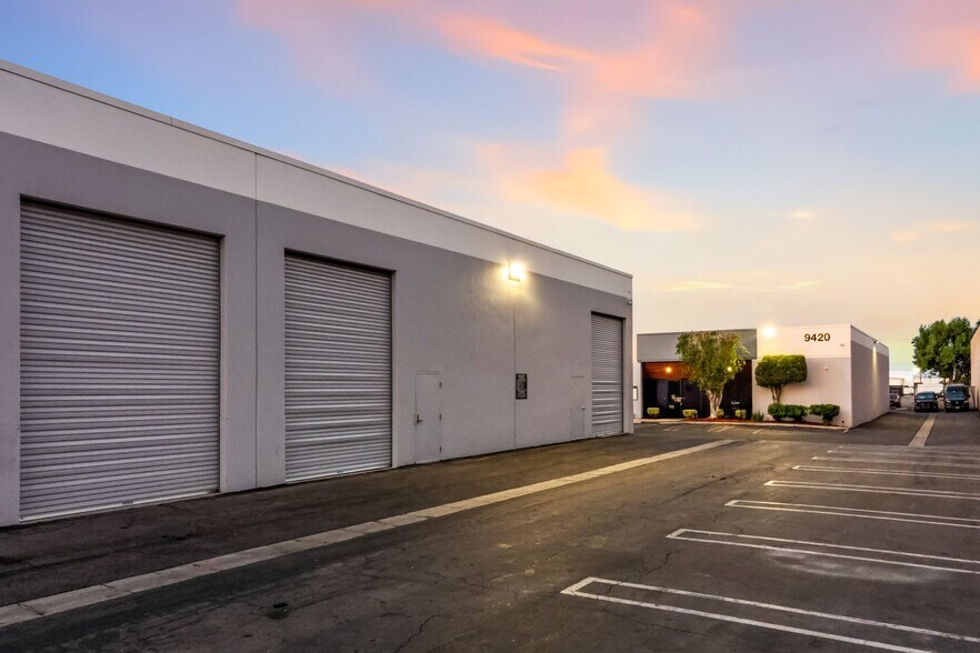 9420 Lurline Ave, Chatsworth, CA à louer - Photo de l’immeuble – Image 3 sur 7